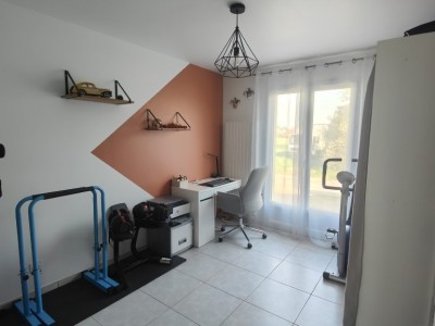 Maison 4 chambres (107 m²) Le Plessis-Feu-Aussoux, terrain 579 m², lumineuse, RDC chambre, PAC air/eau, 4 parkings, terrasse sud, fibre.