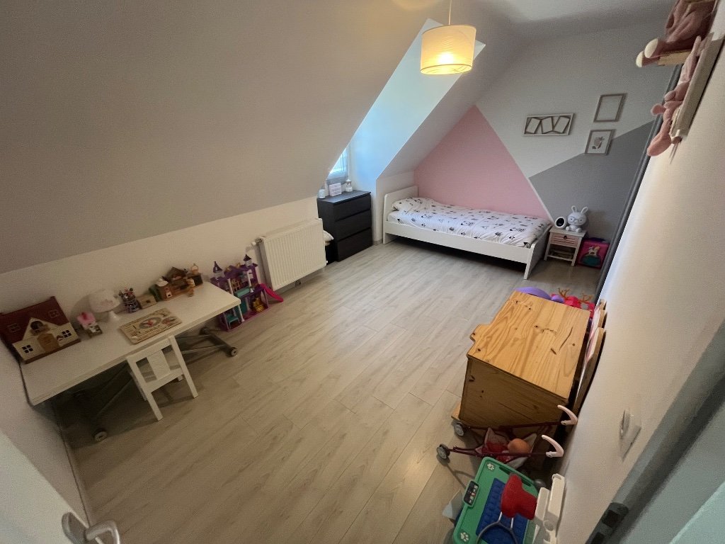 Maison 4 chambres (107 m²) Le Plessis-Feu-Aussoux, terrain 579 m², lumineuse, RDC chambre, PAC air/eau, 4 parkings, terrasse sud, fibre.