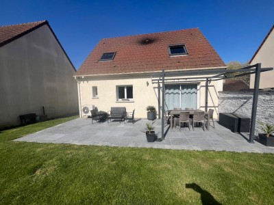 Maison 4 chambres (107 m²) Le Plessis-Feu-Aussoux, terrain 579 m², lumineuse, RDC chambre, PAC air/eau, 4 parkings, terrasse sud, fibre.