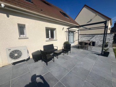 Maison 4 chambres (107 m²) Le Plessis-Feu-Aussoux, terrain 579 m², lumineuse, RDC chambre, PAC air/eau, 4 parkings, terrasse sud, fibre.