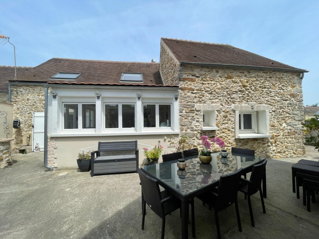 Maison briarde A VENDRE - ROZAY EN BRIE - 145 m2 - 352 000 &euro;