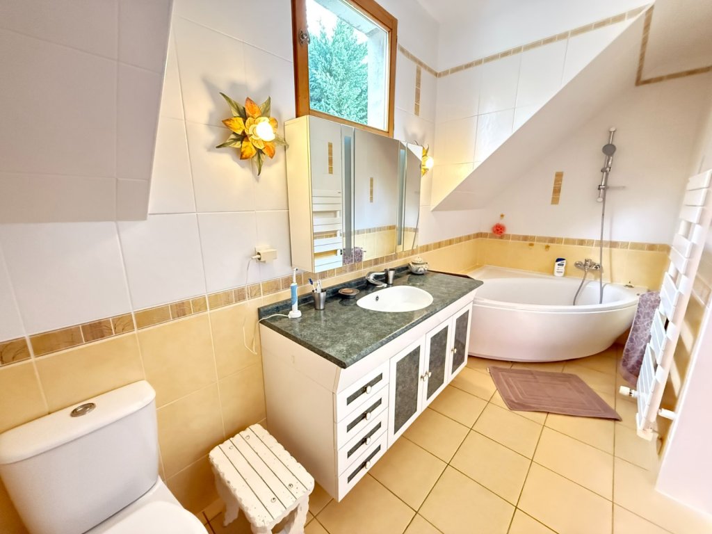 Maison Briarde A VENDRE - TOUQUIN centre du village - 97 m2 - 265�000�&euro;