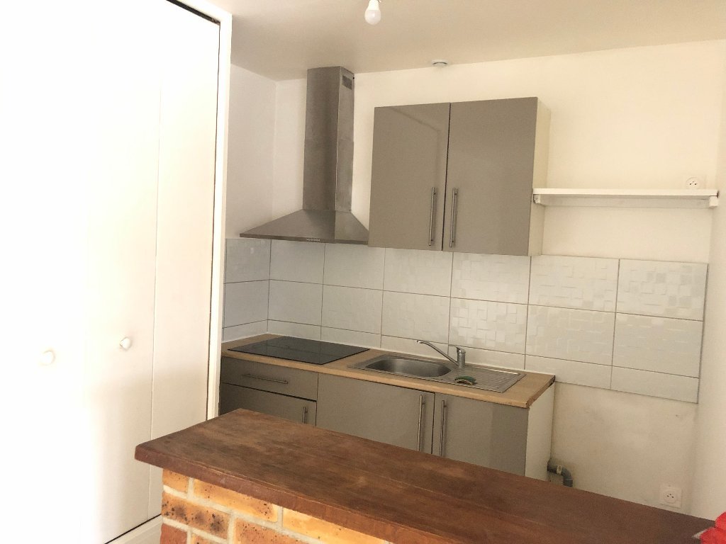 STUDIO A LOUER - GUIGNES - 30.38 m2 - 550�&euro; charges comprises par mois