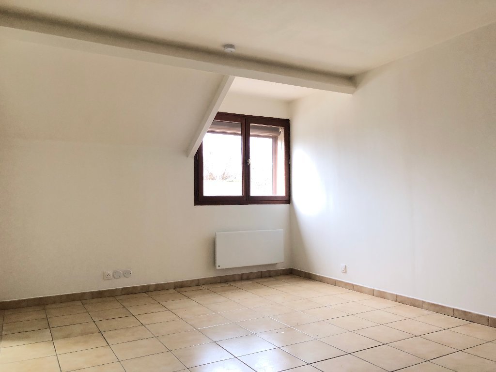 STUDIO A LOUER - GUIGNES - 30.38 m2 - 550�&euro; charges comprises par mois