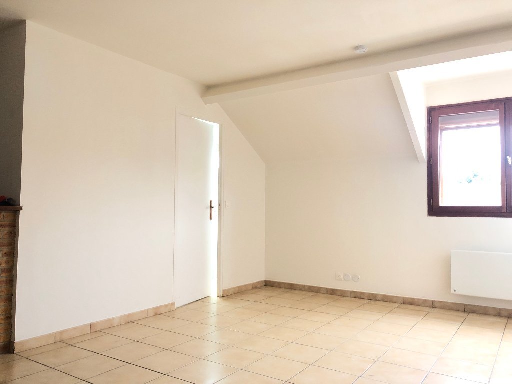 STUDIO A LOUER - GUIGNES - 30.38 m2 - 550�&euro; charges comprises par mois