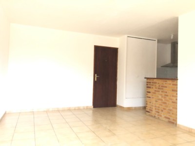 STUDIO A LOUER - GUIGNES - 30.38 m2 - 550�&euro; charges comprises par mois