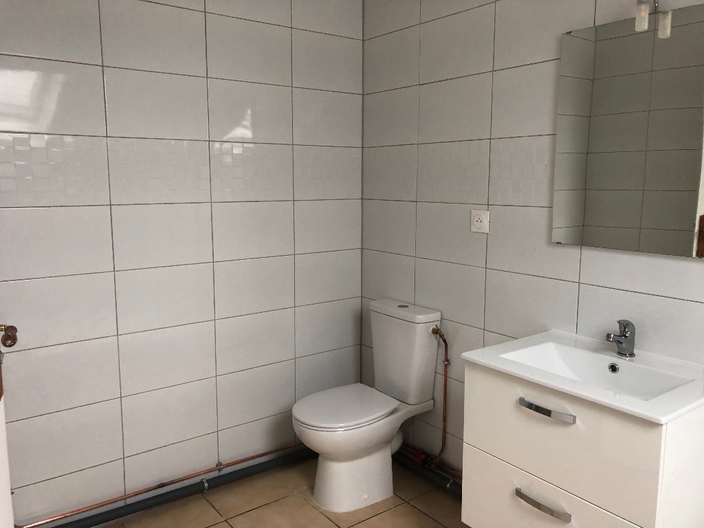 STUDIO A LOUER - GUIGNES - 30.38 m2 - 550�&euro; charges comprises par mois