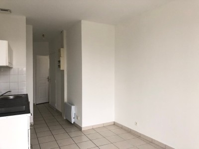 STUDIO A LOUER - ROZAY EN BRIE - 18.44 m2 - 395�&euro; charges comprises par mois