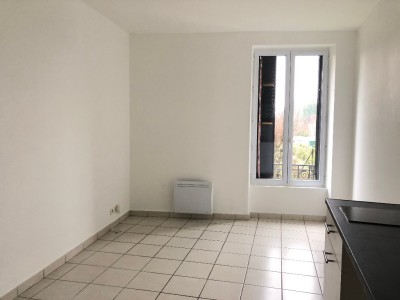 STUDIO A LOUER - ROZAY EN BRIE - 18.44 m2 - 350 € charges comprises par mois