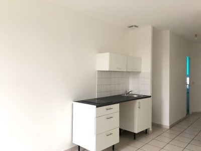 STUDIO A LOUER - ROZAY EN BRIE - 18.44 m2 - 350 € charges comprises par mois