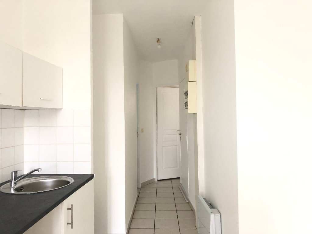 STUDIO A LOUER - ROZAY EN BRIE - 18.44 m2 - 350 &euro; charges comprises par mois