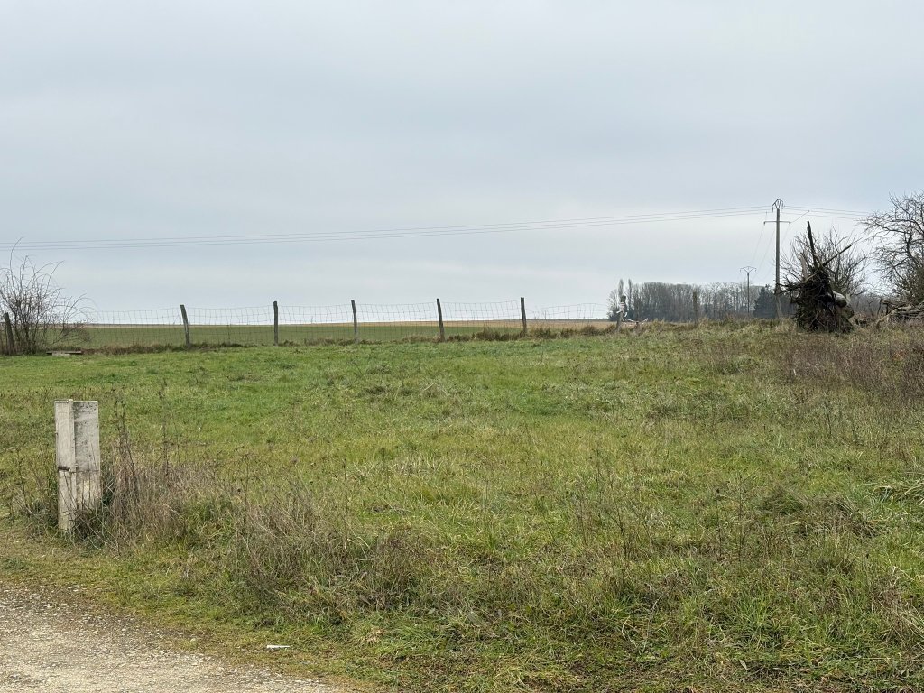 TERRAIN A VENDRE - COURTACON - 592 m2 - 70 000 &euro;