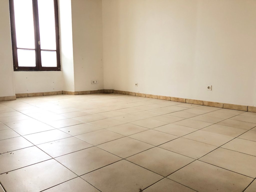 APPARTEMENT T1 A LOUER - ROZAY EN BRIE centre ville - 27.8 m2 - 500 &euro; charges comprises par mois
