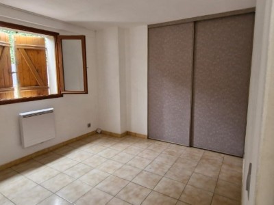 APPARTEMENT T2 A LOUER - GUIGNES - 41.66 m2 - 690 € charges comprises par mois