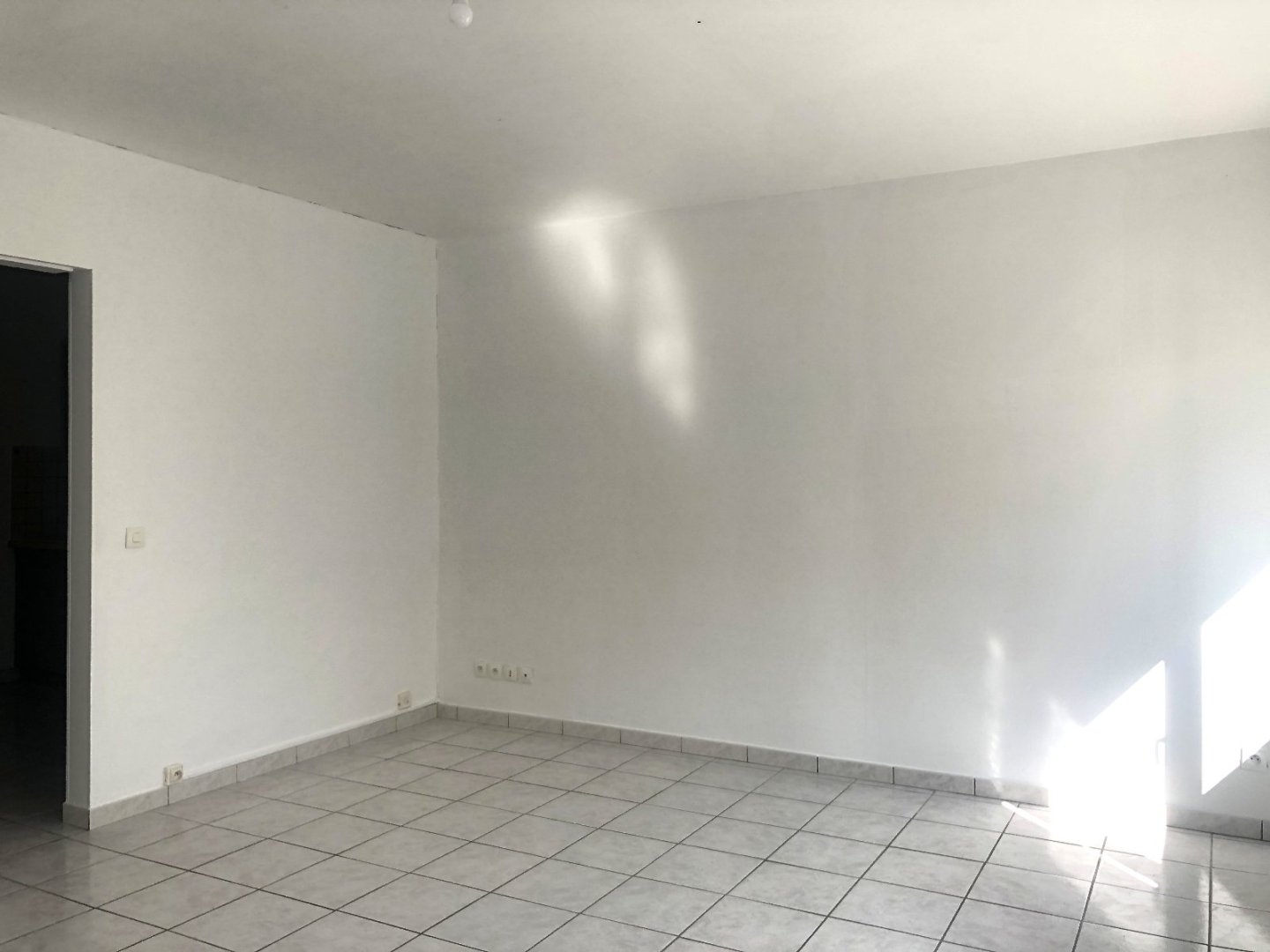 APPARTEMENT T3 A LOUER - FONTENAY TRESIGNY - 76.68 m2 - 850 &euro; charges comprises par mois