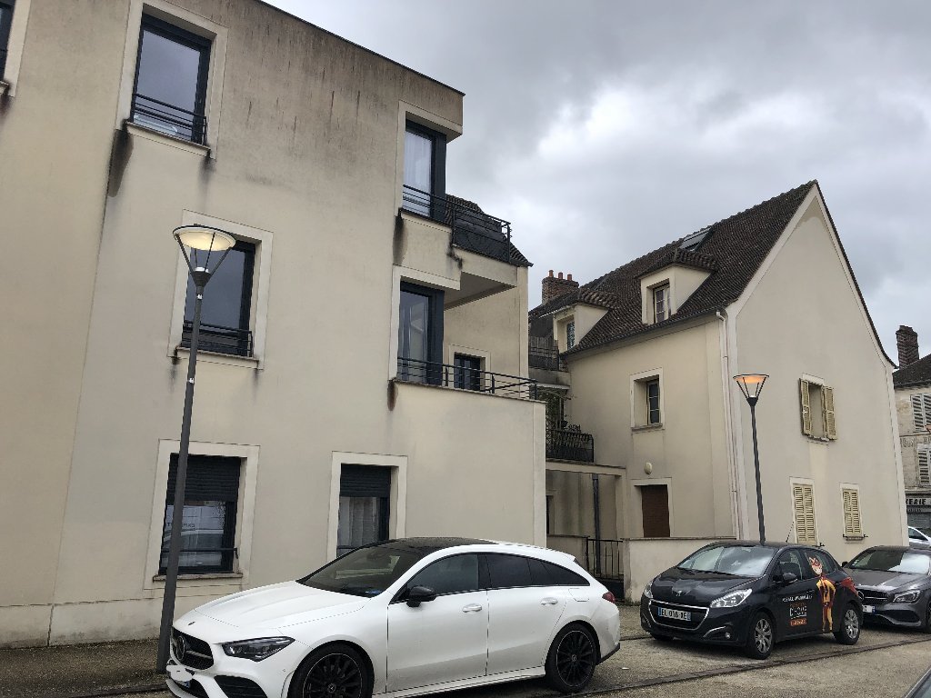 APPARTEMENT 3 PIECES A LOUER - GUIGNES - 64.02 m2 - 815 &euro; charges comprises par mois