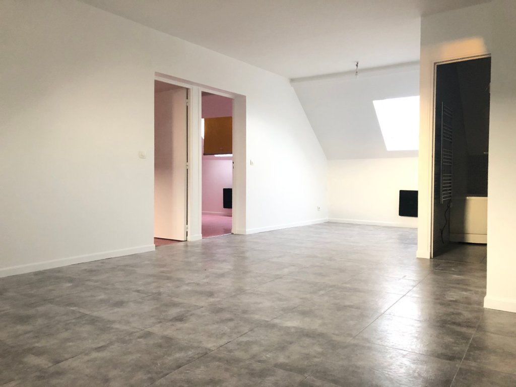 APPARTEMENT T3 A LOUER - ROZAY EN BRIE CENTRE VILLE - 59.76 m2 - 820 &euro; charges comprises par mois