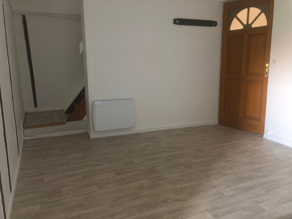 APPARTEMENT T3 A LOUER - ROZAY EN BRIE - 46.75 m2 - 667 &euro; charges comprises par mois
