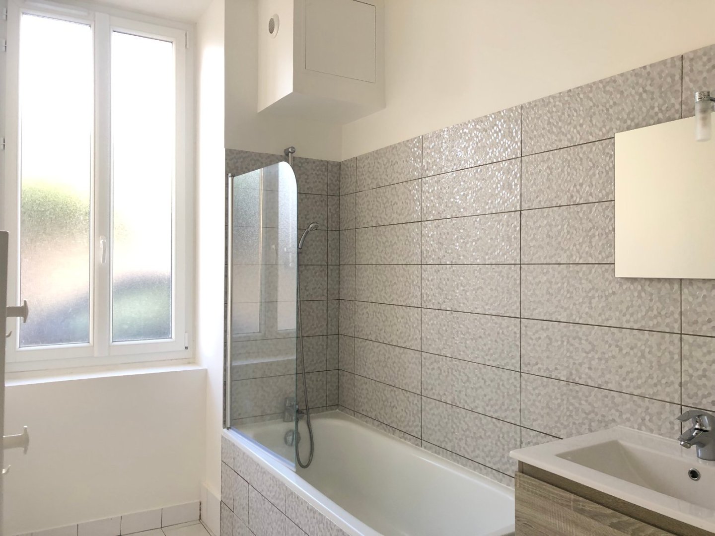 APPARTEMENT T3 A LOUER - ROZAY EN BRIE - 63.21 m2 - 905 &euro; charges comprises par mois
