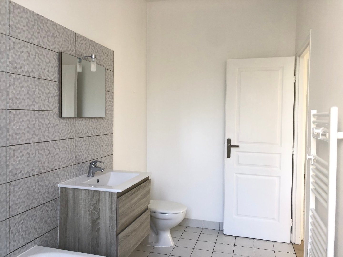 APPARTEMENT T3 A LOUER - ROZAY EN BRIE - 63.21 m2 - 905 &euro; charges comprises par mois