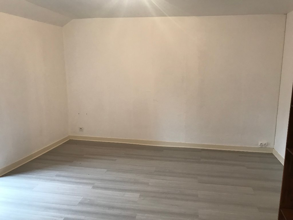 APPARTEMENT T3 A LOUER - VOINSLES - 83.41 m2 - 814 &euro; charges comprises par mois