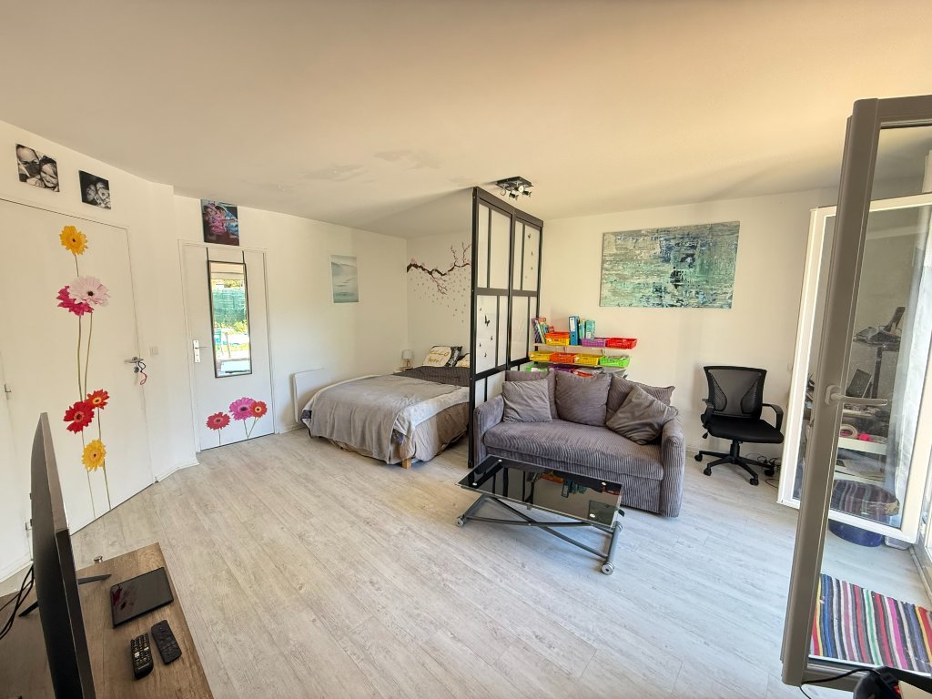 Appartement F3 + jardin +  parking - VERNEUIL L ETANG - 62.86 m2 - VENDU