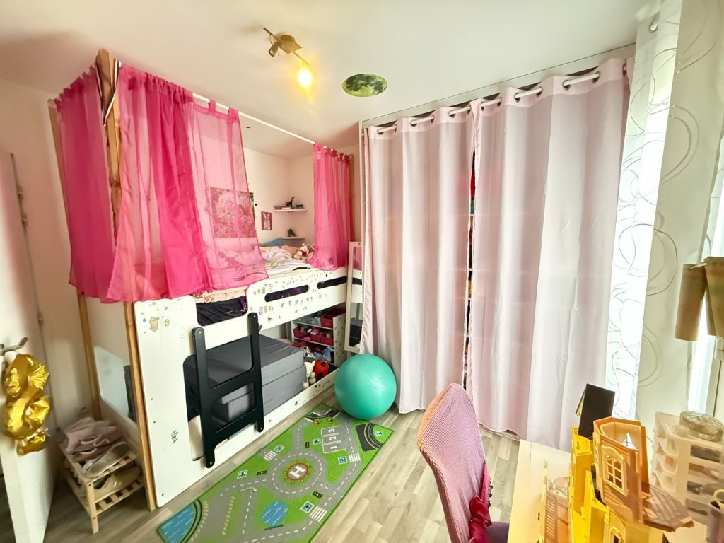 Appartement F3 + jardin +  parking - VERNEUIL L ETANG - 62.86 m2 - VENDU
