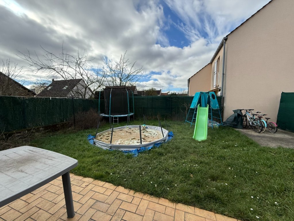 Appartement F3 + jardin +  parking - VERNEUIL L ETANG - 62.86 m2 - VENDU