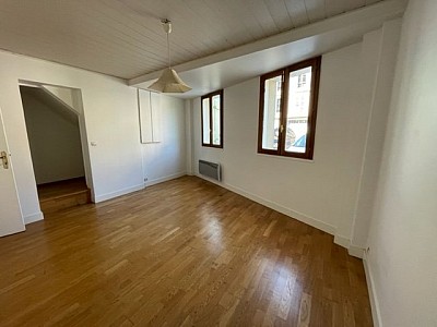 APPARTEMENT T5 A VENDRE - ROZAY EN BRIE - 162.1 m2 - 191000€